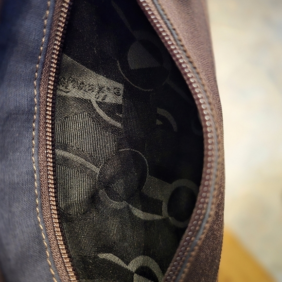 Authentic Salvatore Ferragamo Vara Chain Gathered Shoulder Bag - Picture 5 of 13